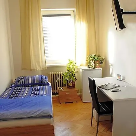 Hotell Montagehotel Bed & Steel 2*