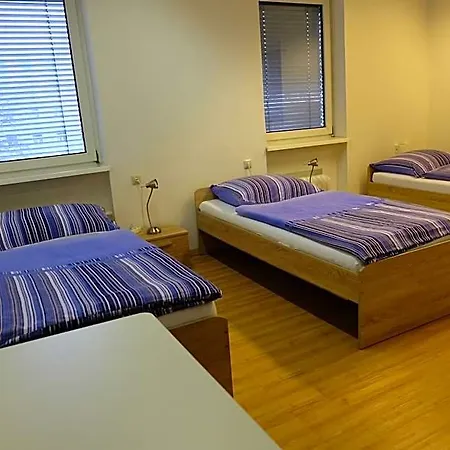 Montagehotel Bed & Steel Hotel 2*