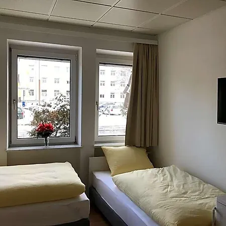 Montagehotel Bed & Steel Hotel 2*