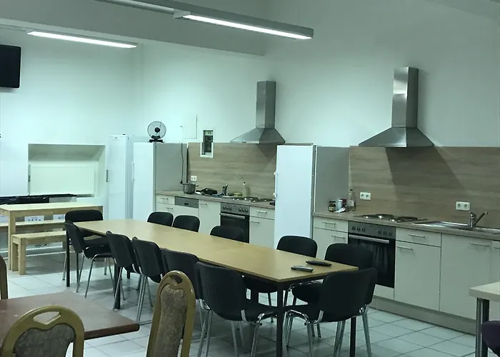 Montagehotel Bed & Steel Hotel 2*