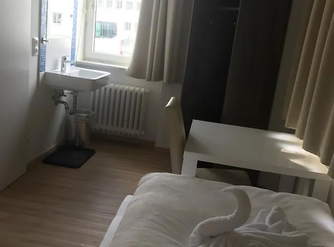 Montagehotel Bed & Steel Otel Linz